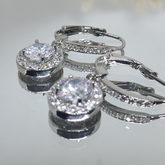 Swarovski Crystal Dangle Earrings - Picture 1 of 2